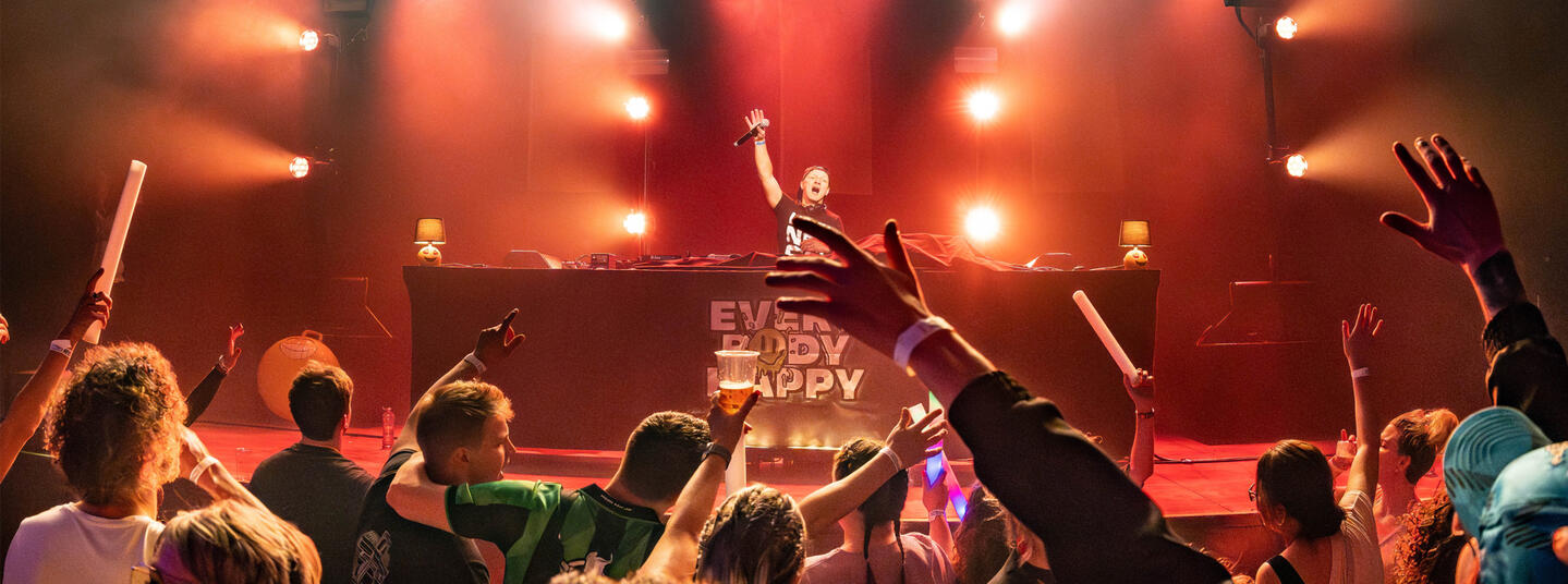 90's Happy Hardcore Rave - EVERYBODY HAPPY - tour 2025 NL. 90's Happy Hardcore Rave - EVERYBODY HAPPY - tour 2025 NL. Foto: Ramon Roelofs